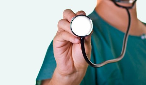 (دكتور) كيف تُعامل مريضك؟!
