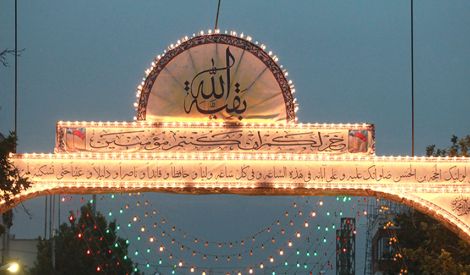 بأقلامكم: ما أبهى نورك حين يتجلّى!