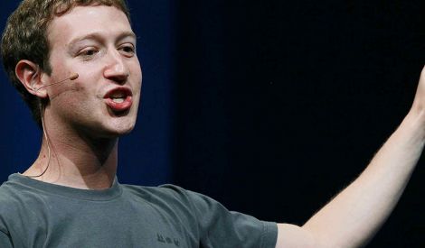  لماذا يرتدي مؤسس فايسبوك القميص نفسه في كل ظهور؟
