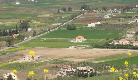 قلاع الوعد الصادق‏ الخيام‏: بسمة على شفاه عاملة