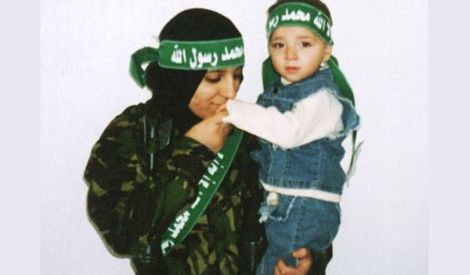 قصة العدد: هزت العالم بيسارها