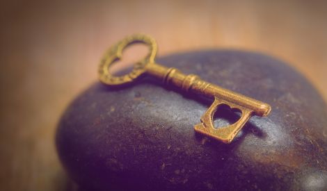 مصباح الولاية: الذنب بين التشريع الإلهي والقانون الوضعي