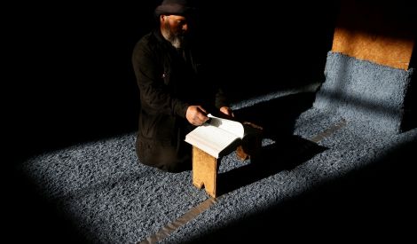 من وصية الإمام لابنه السيد أحمد: التمسك بالثقل الأكبر