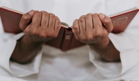 العافية في القرآن.. رحلةُ تجاوز المعاناة