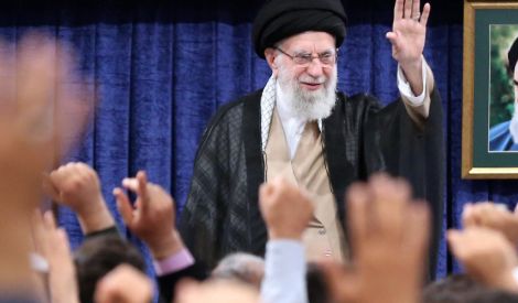 مع الإمام الخامنئي | الحوزويّون روّاد قضايا الأمّة (1)*