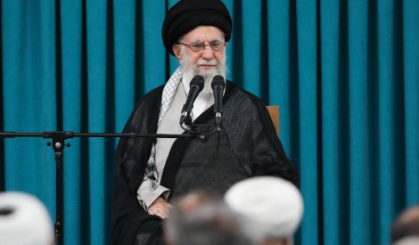 مع الإمام الخامنئي | الحوزويّون روّاد قضايا الأمّة(2)*