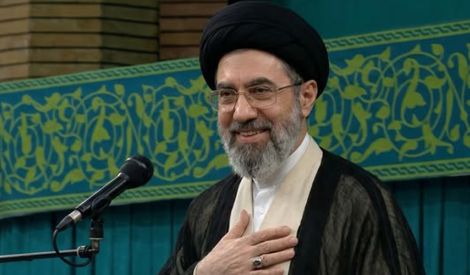 القائد المجتبى لطفٌ من الله