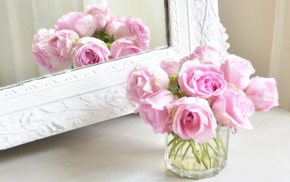 أخلاق العاملين: عدم الانخداع بزينة الدنيا
