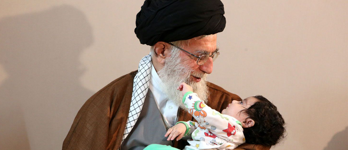 الأسرة تُصلح أفرادها - في فكر الإمام الخامنئيّ دام ظله